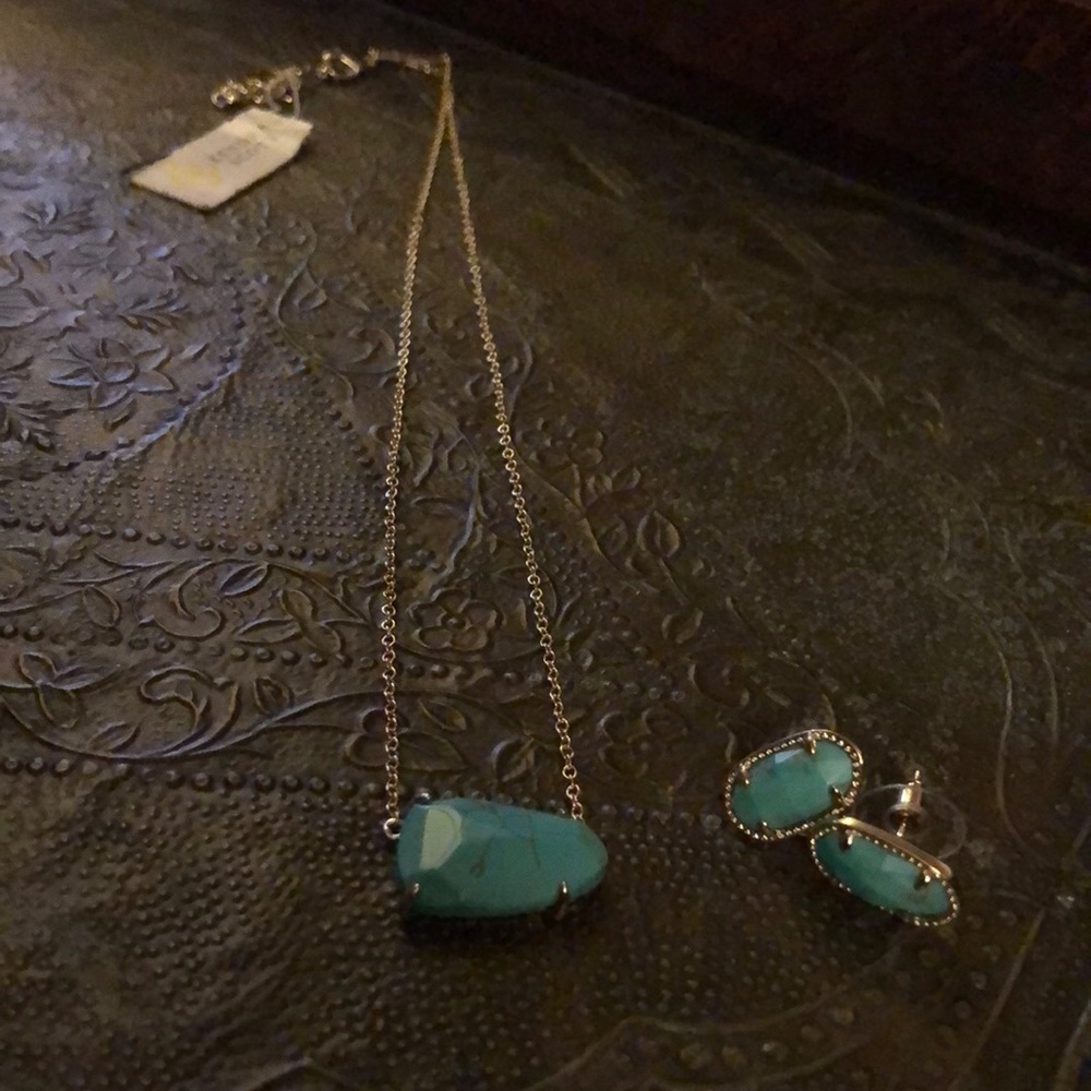 Kendra Scott Isla gold necklace and earring set